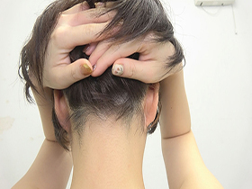 素人娘の全裸図鑑19　今時の女の子11名が恥らいながら脱衣していく様子をじっくり撮影した、変態紳士のためのヘアヌードコレクション　サンプル画像17